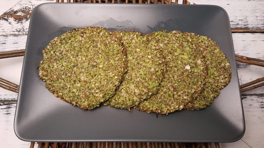 Kålpandekage med avocado og butterbeanspread