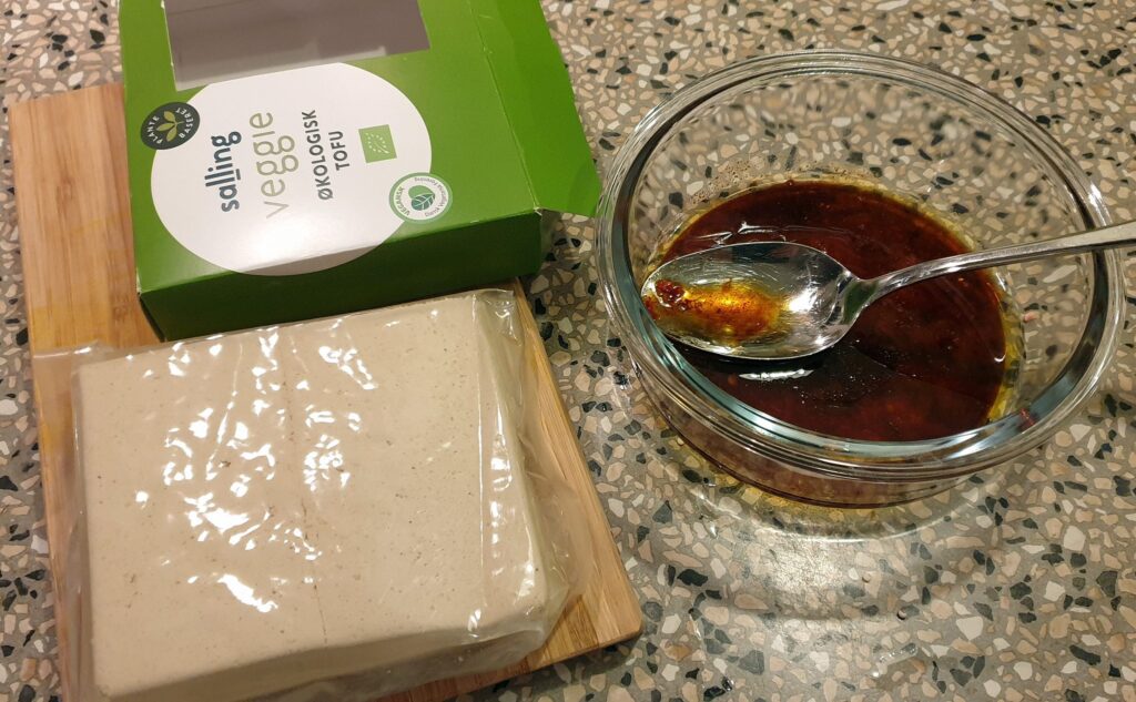 Kålskål med tofu, avocado og quinoa