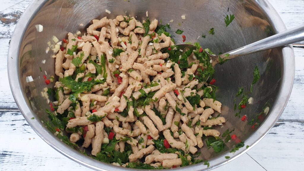 Thai-ret med plantestrimler