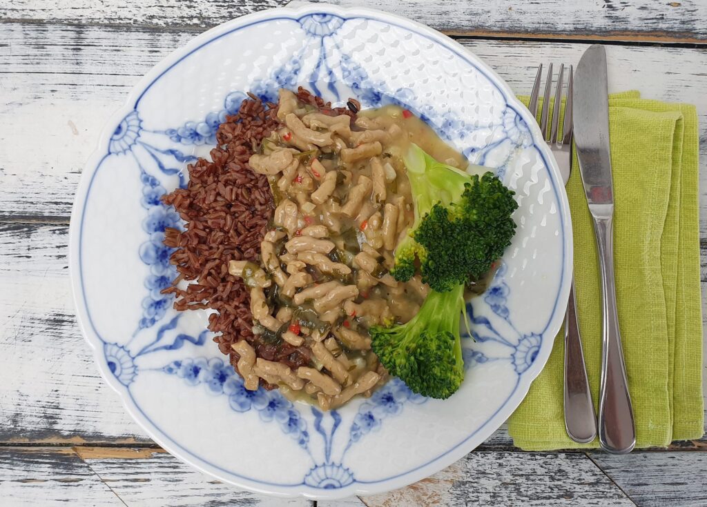 Thai-ret med plantestrimler