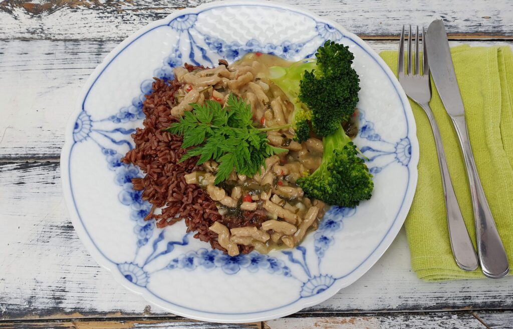 Thai-ret med plantestrimler