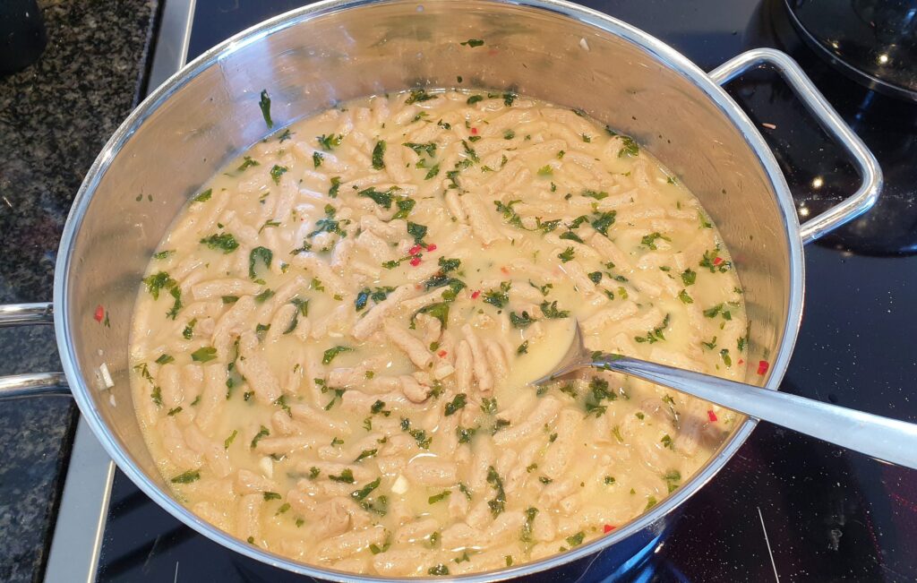 Thai-ret med plantestrimler