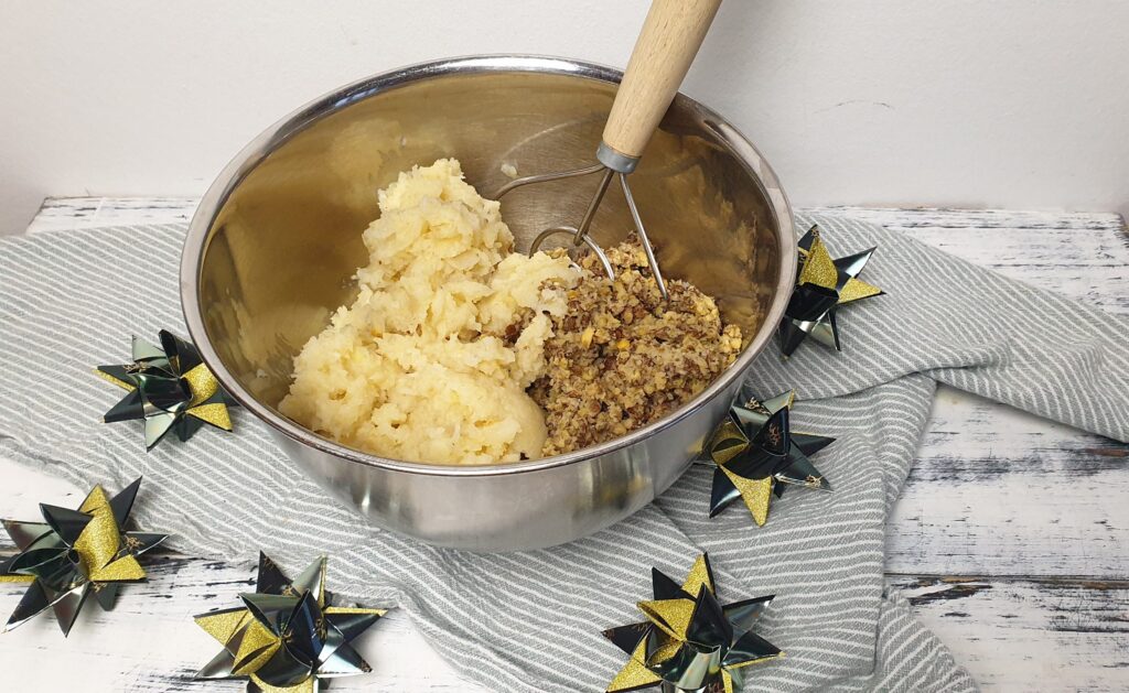 Julepostej med æbler og svedsker