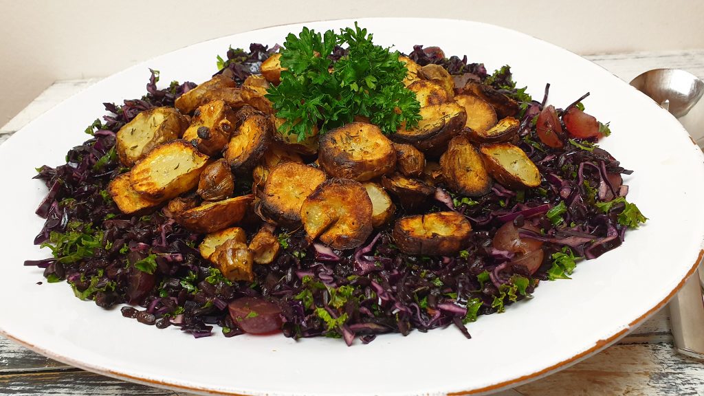 Salat med sorte ris og jordskokker