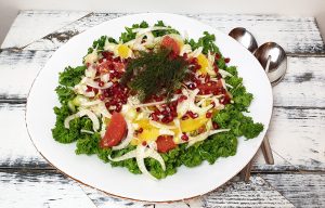 Salat med grønkål, fennikel og citrusfrugt