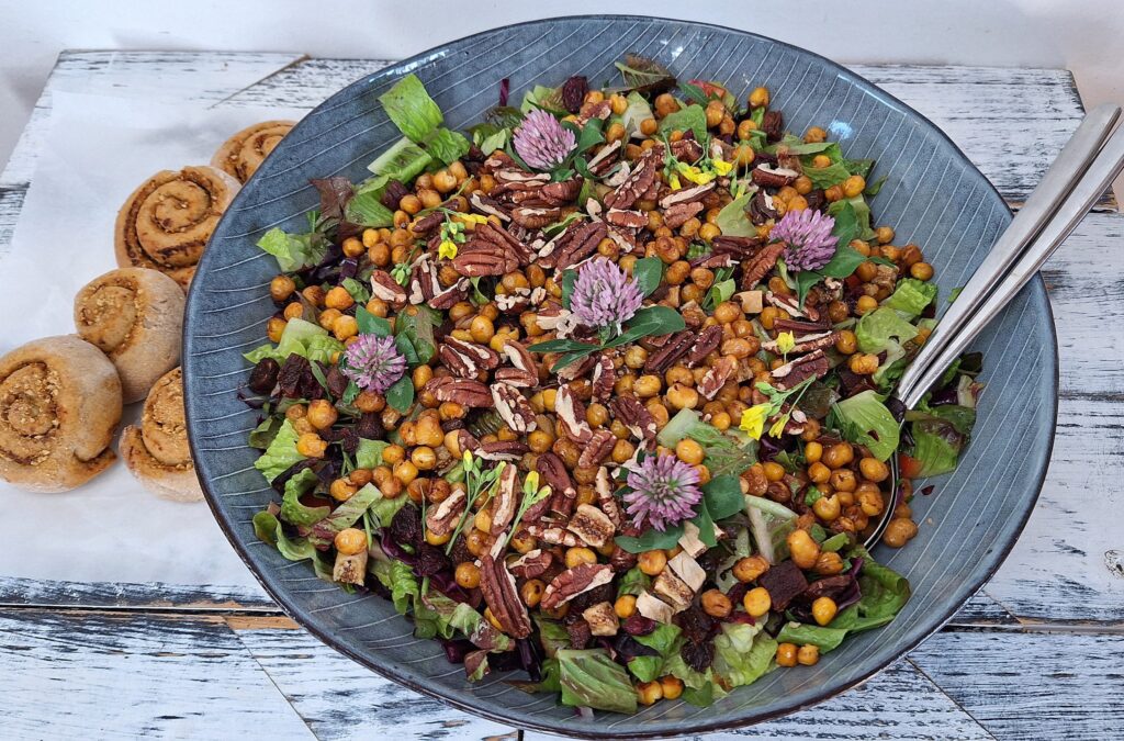 Salat med ristede Ingrid ærter