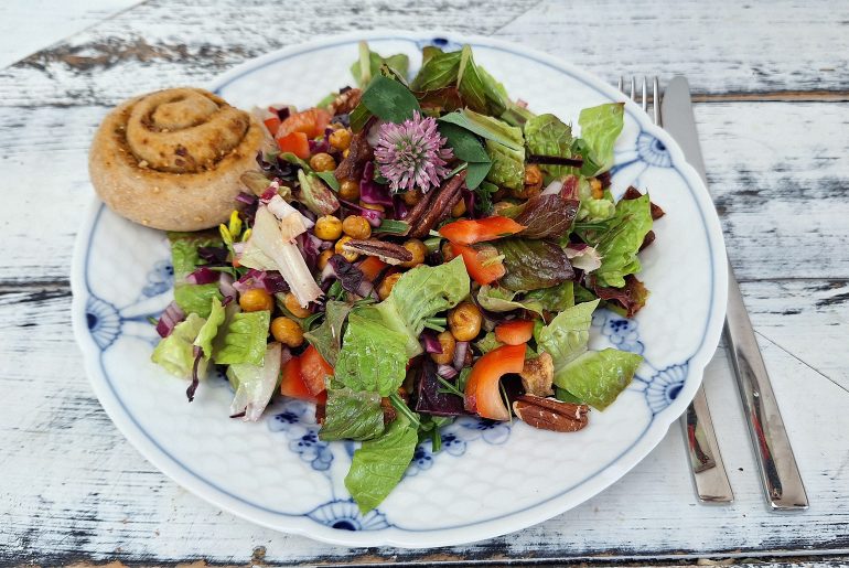 Salat med ristede Ingrid ærter