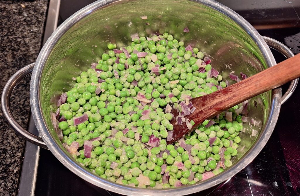 Grøn suppe med ærter og spinat