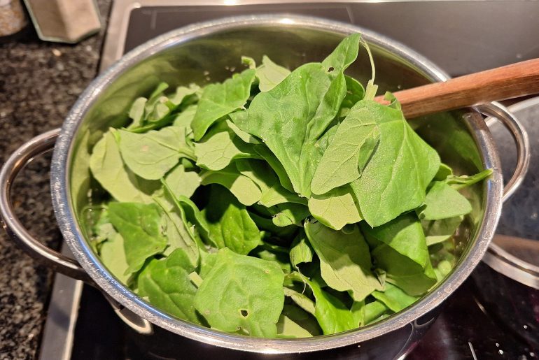 Grøn suppe med ærter og spinat