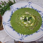 Grøn suppe med ærter og spinat