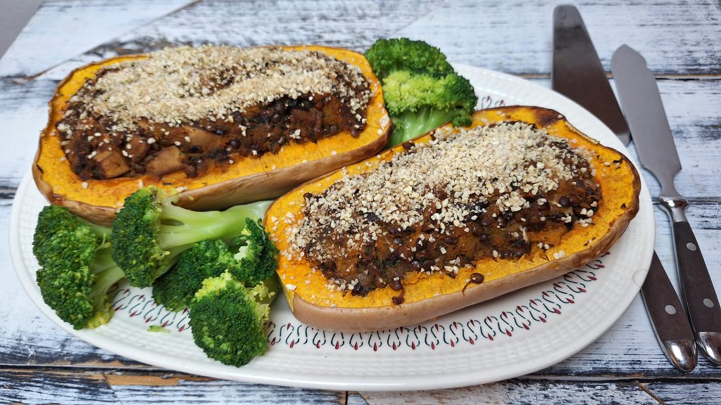 Butternutsquash med fyld af linser og svampe