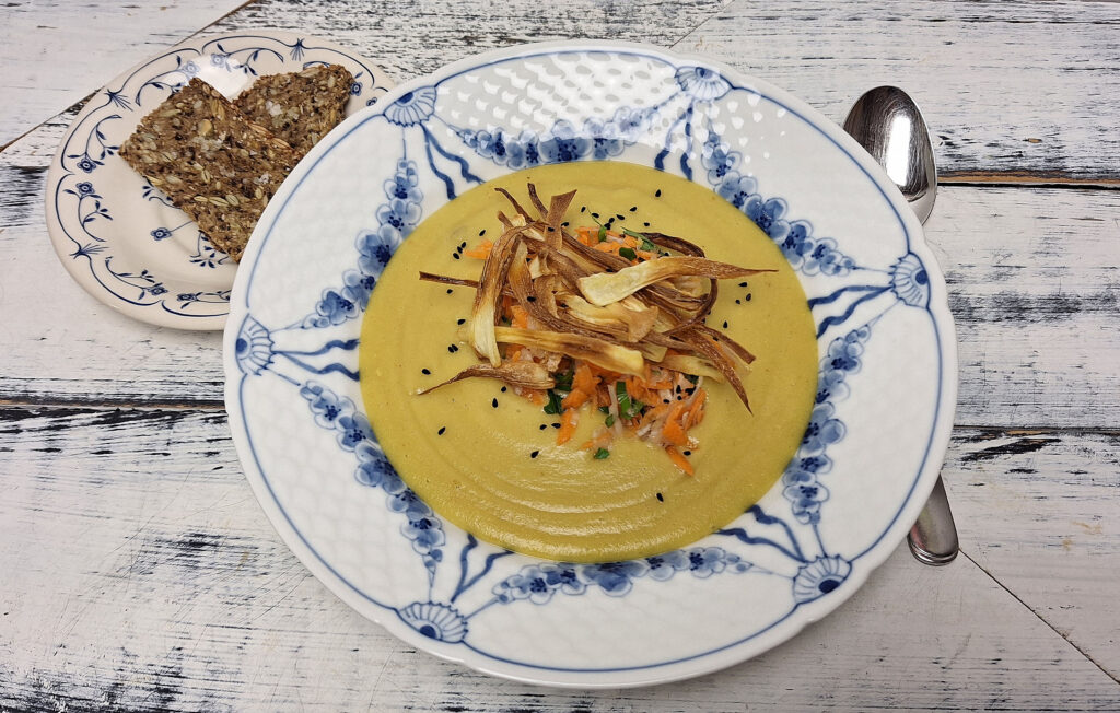 Pastinak- selleri- & linsesuppe