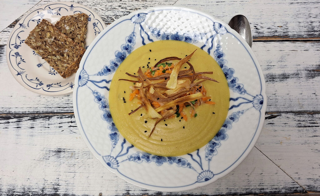 Pastinak- selleri- & linsesuppe